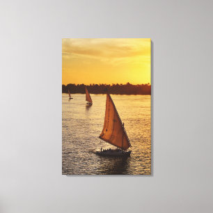 Drie feodka's met bliksem op de Nijlrivier Canvas Afdruk