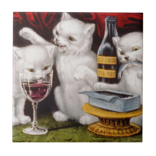 Drie gelukkige kittens op het feest tegeltje