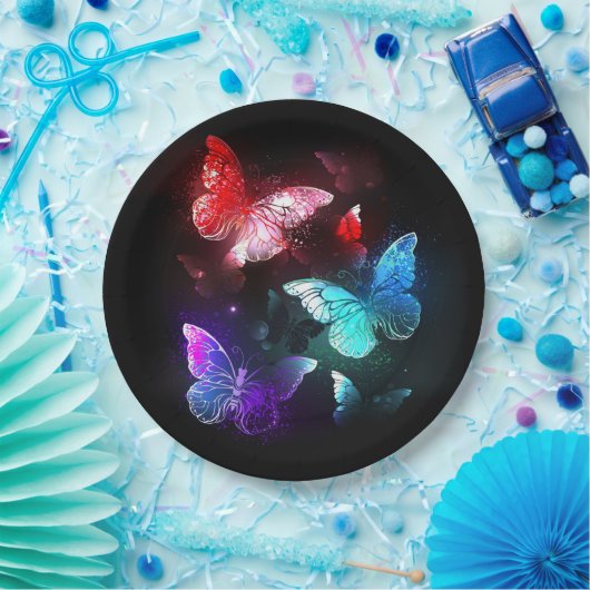 Drie gloeiende vlinders op nachtrustrondergrond papieren bordje (Feest)