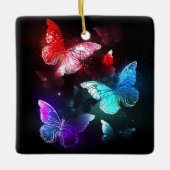 Drie golvende Butterflies op nachtachtergrond Keramisch Ornament (Voorkant)