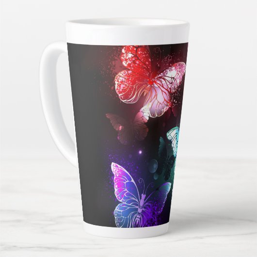 Drie golvende Butterflies op nachtachtergrond Latte Mok (Linkerhoek)