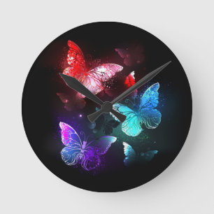 Drie golvende Butterflies op nachtachtergrond Ronde Klok