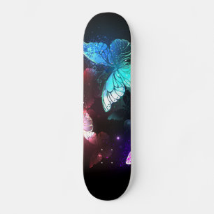 Drie golvende Butterflies op nachtachtergrond Skateboard