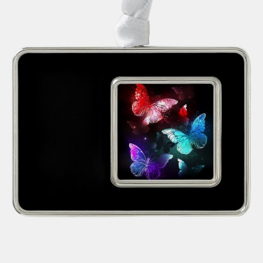 Drie golvende Butterflies op nachtachtergrond Verzilverd Kader Ornament (Voorkant)