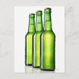 Drie groene flessen bier op witte achtergrond, briefkaart