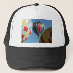Drie heteluchtballonnen trucker pet