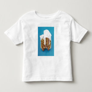 Drie hotdogs in bundels kinder shirts