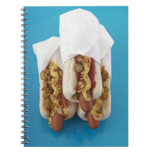 Drie hotdogs in bundels notitieboek