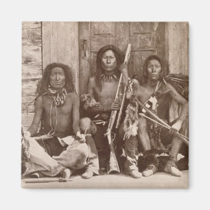 Drie Indische Braves, gefotografeerd door de Royal Magneet