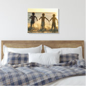 Drie jongens lopen de oceaan in canvas afdruk (Insitu (Slaapkamer))
