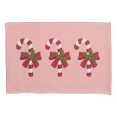 Drie Kerst Kerststokken Op Lichtroze Kussensloop (Voorkant-Links)