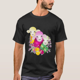 Drie kleurrijke schapen met wol en breinaald t-shirt