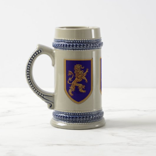 Drie leeuwen op blauwe schilden bierpul (Links)