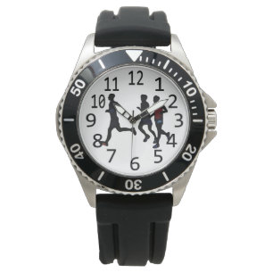 Drie mannelijke runners die aangepaste horloges ui