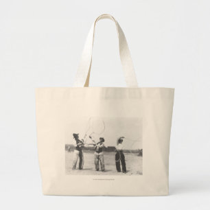 Drie mannen lassoing. grote tote bag