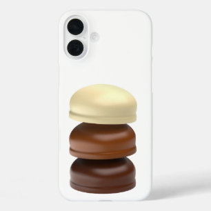 Drie met chocolade omhulde marshmallows iPhone 16 plus hoesje