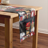 Drie nootmuskers op donkere achtergrond korte tafelloper (Voorbeeld)