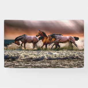 Drie Paarden die in de Oceaan draven Spandoek