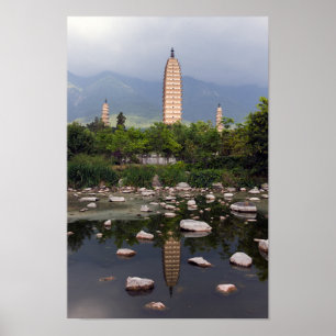 Drie pagoden van Dali, Zhonghe - Yunnan, China Poster