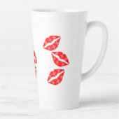 Drie rode lipstick Kisses met White Patroon Gift Latte Mok (Rechts)