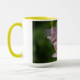 Drie roze tulpen mok