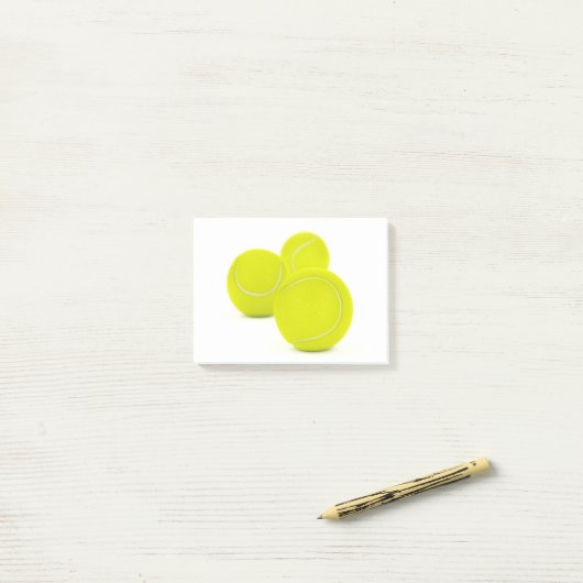 Drie tennisballen post-it® notes (Op bureau)