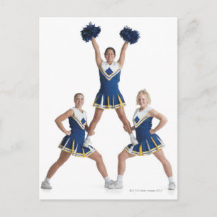 drie tienercheerleaders in het caucasiaanse vrouw briefkaart