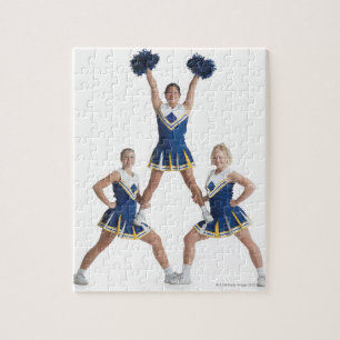 drie tienercheerleaders in het caucasiaanse vrouw legpuzzel