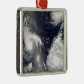 Drie verschillende tyfoons metalen ornament (Rechts)