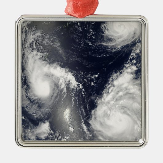 Drie verschillende tyfoons metalen ornament (Voorkant)