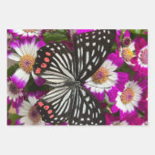 Drie vlinders op  bloemen inpakpapier vel (Voorkant)