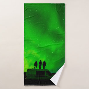 Drie vrienden op een epische reis in hun kamper v badhanddoek