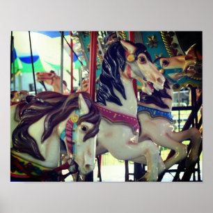 Drie vurige carrouselpaarden poster