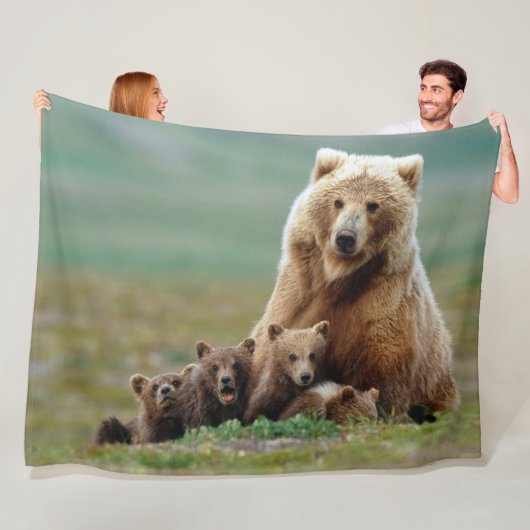 DRIE WELPEN OM OP TE VOEDEN FLEECE DEKEN (In situ)