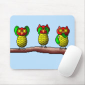 Drie wijze uilen, horen, zien en spreken tegen het muismat (Met muis)