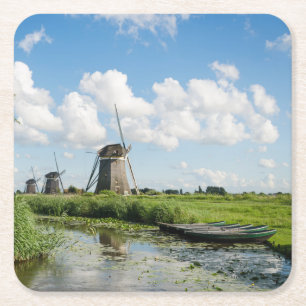 Drie windmolens en een onderzetter