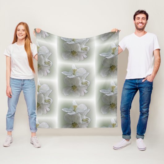 drie witte bloemen fleece deken (In situ)
