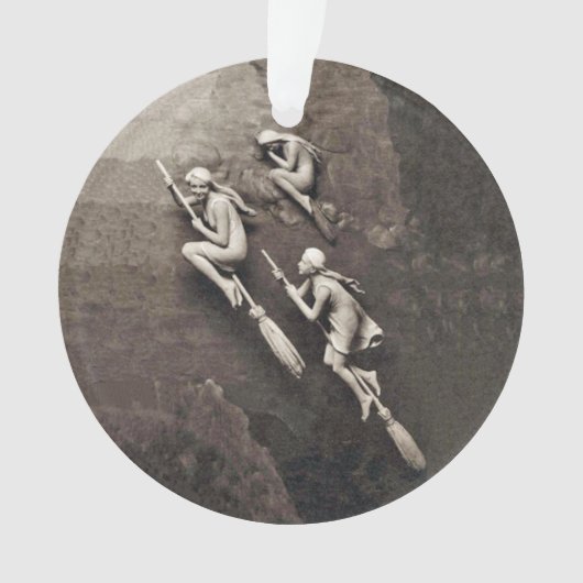 Drie witte heks vliegen op Brooms Brown Ornament (voorkant)