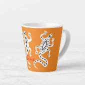 Drie witte luidsprekers Thunder_Cove Southwest Sty Latte Mok (Rechterhoek)