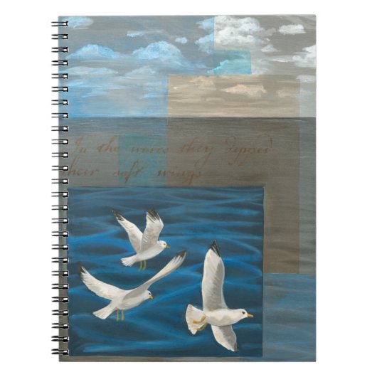 Drie witte zeegarren die over het water vliegen notitieboek (Voorkant)