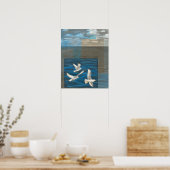 Drie witte zeegarren die over het water vliegen poster (Keuken)