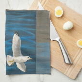 Drie witte zeegarren die over het water vliegen theedoek (Quarter Fold)