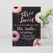 Drie zoete zwarte donut verjaardagsuitnodigingen kaart (Staand voorkant)