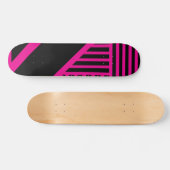 Driehoekige strepen in magenta en zwart skateboard (Horizontaal)