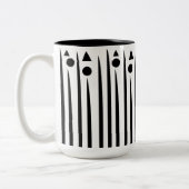 Driehoekspatroon zwarte en witte cirkel tweekleurige koffiemok (Links)