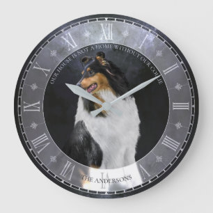 Driekleurige Rough Collie-hond op Zwarte Romeinse Grote Klok