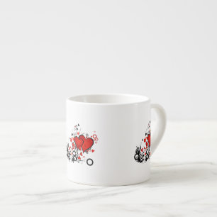 Drijvende rode harten espresso kop