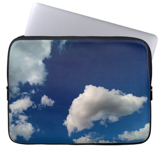 Drijvende wolken laptop sleeve (Voorkant)