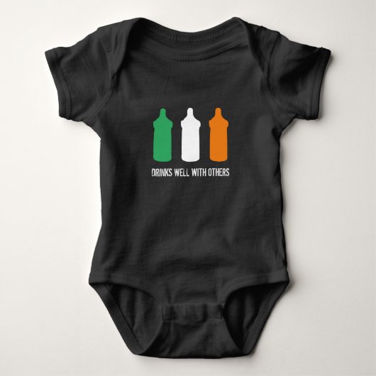 Drink goed met andere Ierse baby Romper (Voorkant)
