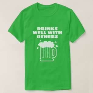 Drink goed met anderen - groene St Patricks Day T-shirt